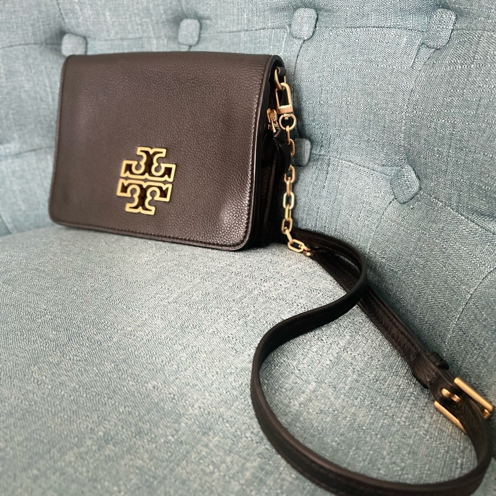 GORGEOUS TORY BURCH BLACK CROSSBODY WITH GOLD HARDWARE